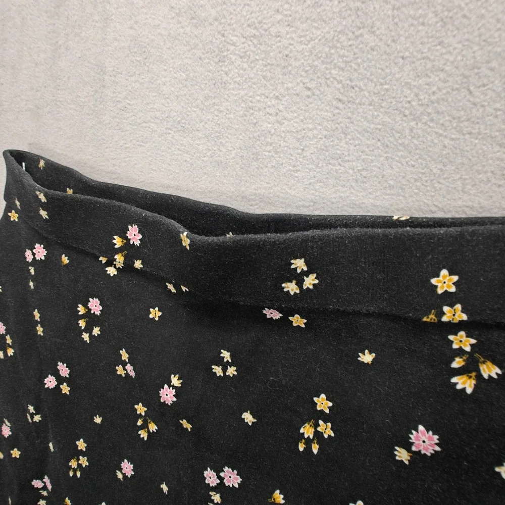 LOFT‎ Ditsy Floral Mini Skirt Womens M Stretch Whimigoth Dainty Dark Romantic